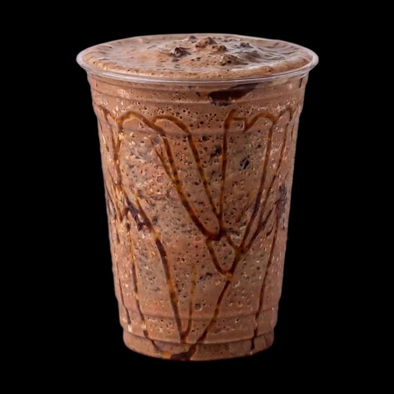 Boisson glacée au chocolat et brownie