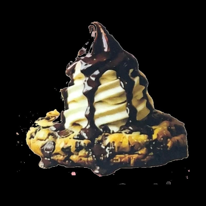 Cookie géant surmonté de glace à l'italienne et de sauce chocolat